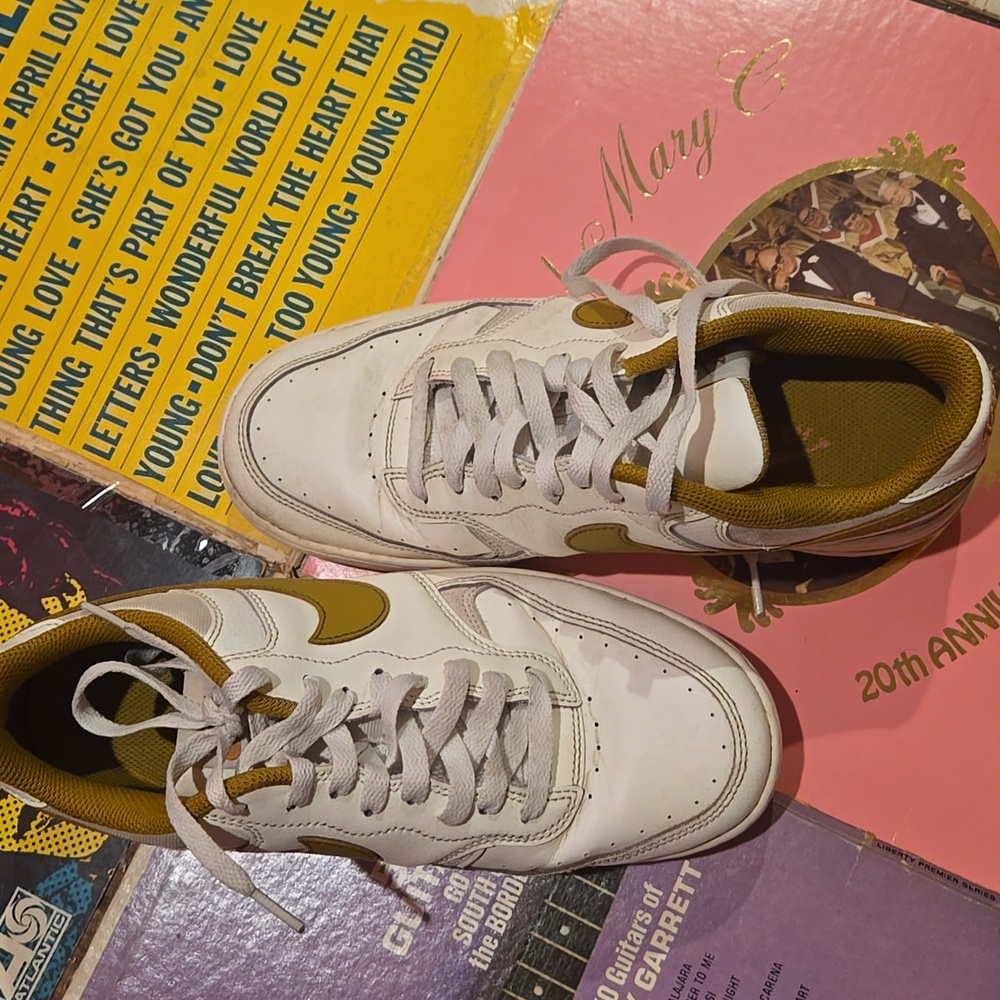 Nike White and Gold Athletic Shoes - Picture 6 of 6